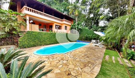 Casa à venda com 4 quartos, sendo 2 suítes,  no condomínio Parque Imperial da Cantareira, Mairiporã - SP