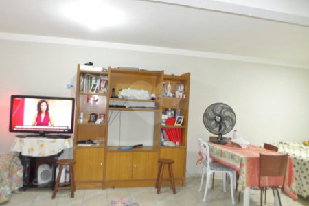 Casa à venda com 6 quartos, sendo 2 suítes,  em Vila Universitária, São Paulo, SP