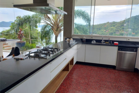 Casa à venda com 4 suítes em Praia Vermelha, Ubatuba, SP