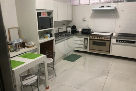 Casa de Vila à venda com 4 quartos, sendo 2 suítes, em Jardim dos Estados, São Paulo, SP