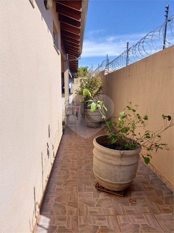 Casa à venda com 4 quartos, sendo 2 suítes, no condomínio Nascente do Jaraguá, Araraquara - SP