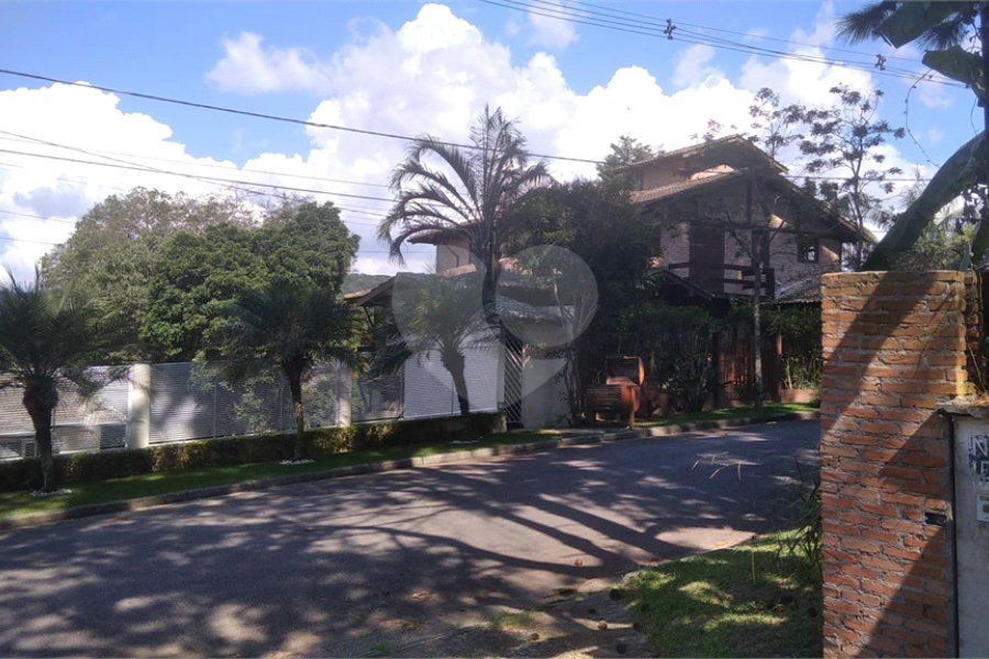 Casa à venda com 5 quartos, sendo 3 suítes, no condomínio Alpes da Cantareira, Mairiporã - SP