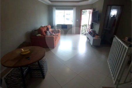Sobrado à venda com 3 quartos, sendo 2 suítes,  em Rudge Ramos, São Bernardo do Campo, SP