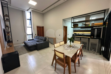 Casa à venda com 3 quartos, sendo 1 suíte, no condomínio Residencial Evidências, Indaiatuba - SP