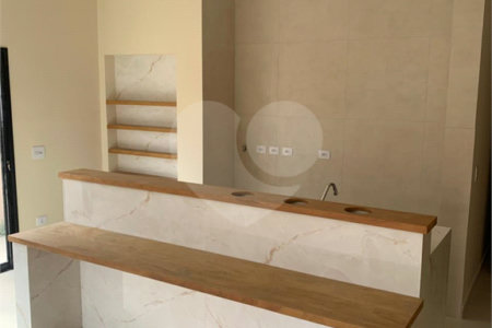 Casa à venda com 3 suítes em Vila Petrópolis, Atibaia, SP