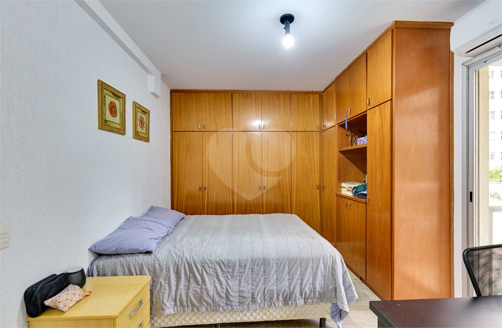 Apartamento à venda com 3 quartos, sendo 1 suíte, em Vila Olímpia, São Paulo, SP