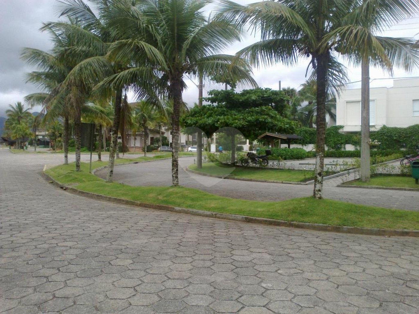 Sobrado à venda com 5 suítes em Enseada, Bertioga, SP