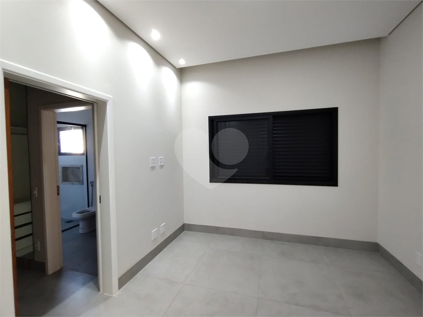 Casa à venda com 3 suítes no condomínio Residencial Golden Ville, Itapetininga - SP