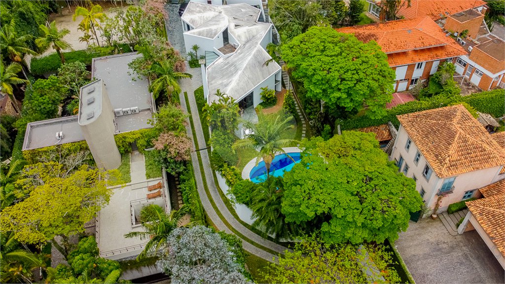 Sobrado à venda com 4 suítes em Real Parque, São Paulo, SP
