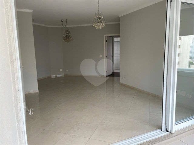 Apartamento à venda com 3 suítes em Campo Belo, São Paulo, SP