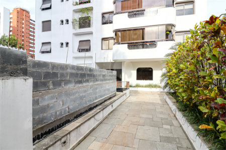 Apartamento à venda com 4 quartos, sendo 2 suítes, em Moema, São Paulo, SP