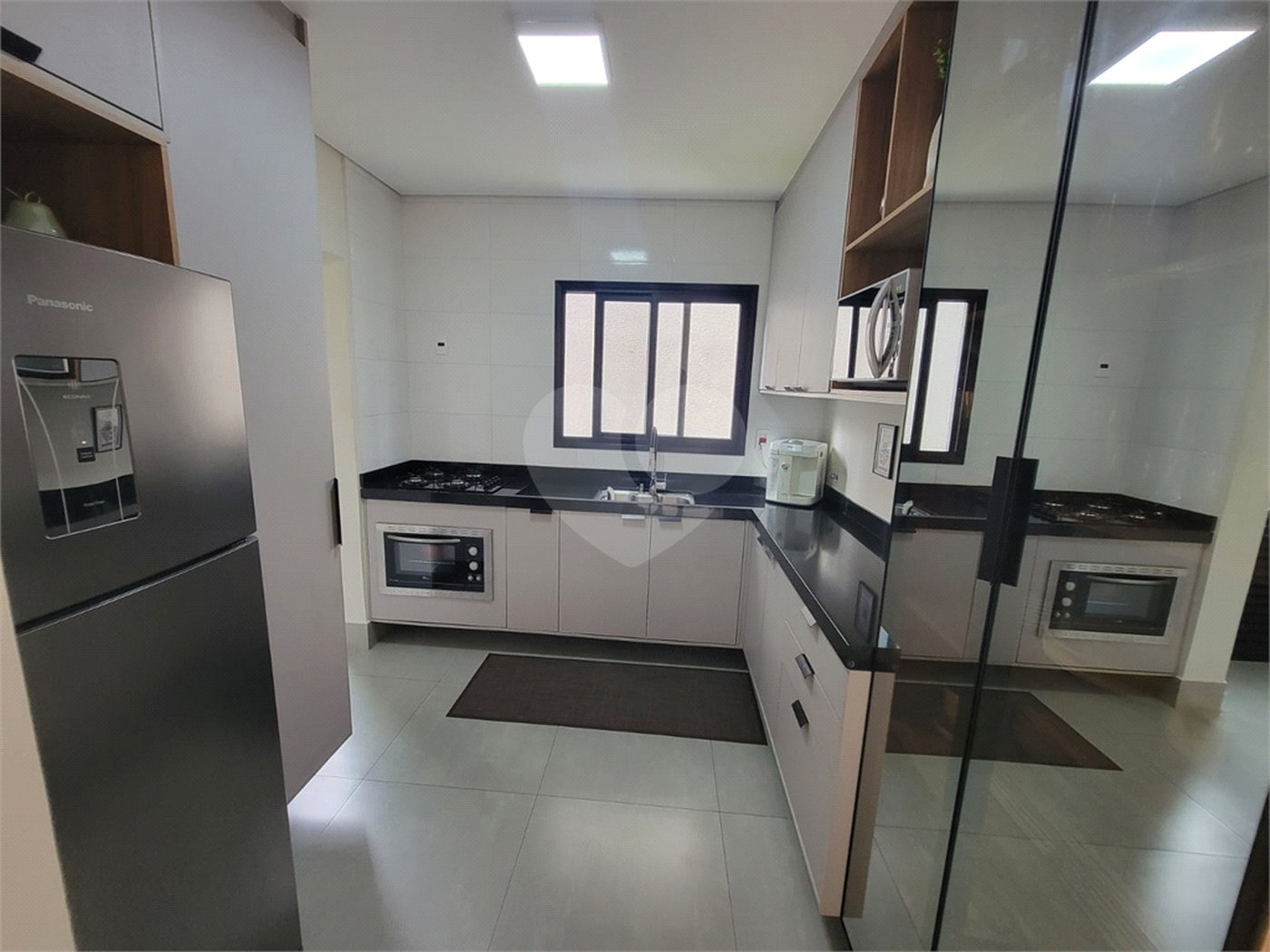 Casa à venda com 3 suítes no condomínio Villaggio Maranello, Vinhedo - SP