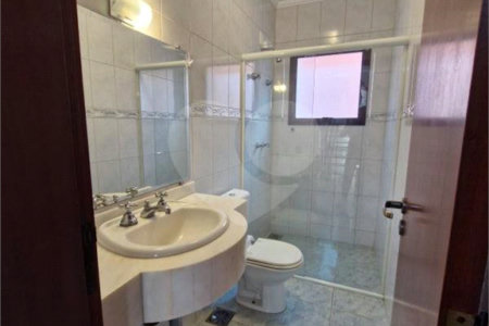Casa à venda ou para alugar com 3 quartos, sendo 1 suíte, no condomínio Recanto dos Paturis, Vinhedo - SP