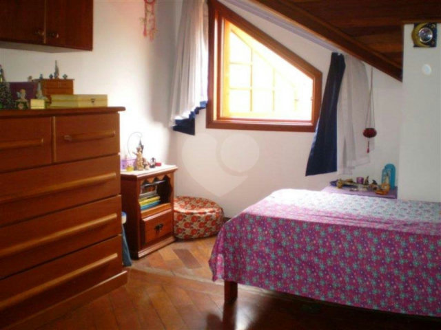 Casa à venda com 3 quartos, sendo 1 suíte,  no condomínio Barbará II, São Paulo - SP
