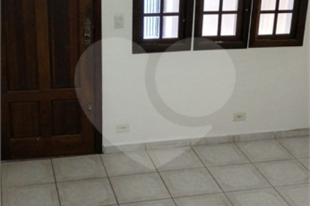 Sobrado à venda com 4 quartos, sendo 1 suíte, em Vila Nivi, São Paulo, SP