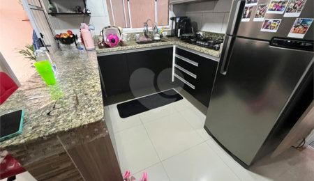 Sobrado à venda com 3 quartos, sendo 2 suítes,  em Jardim São Pedro, Mogi das Cruzes, SP