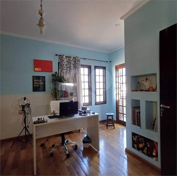 Casa à venda com 4 quartos, sendo 2 suítes,  em Vila Oliveira, Mogi das Cruzes, SP