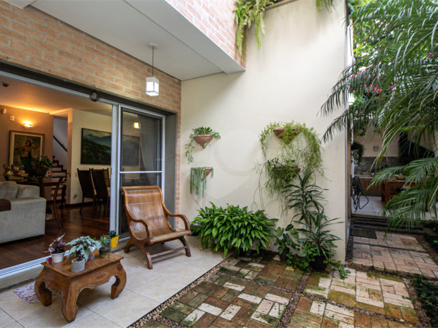 Casa à venda com 5 quartos, sendo 4 suítes,  no condomínio Villa de Monterey, São Paulo - SP