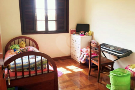 Sobrado à venda com 4 quartos, sendo 1 suíte, em Jardim Sarah, São Paulo, SP
