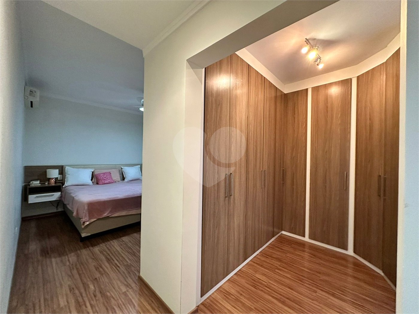 Casa à venda com 3 quartos, sendo 1 suíte, no condomínio Ibiti Royal Park, Sorocaba - SP