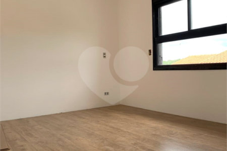 Casa à venda com 3 suítes no condomínio Residencial Celina, Atibaia - SP
