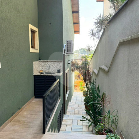 Casa à venda com 3 quartos, sendo 1 suíte, no condomínio Residencial Jardim das Flores 1510, Cotia - SP