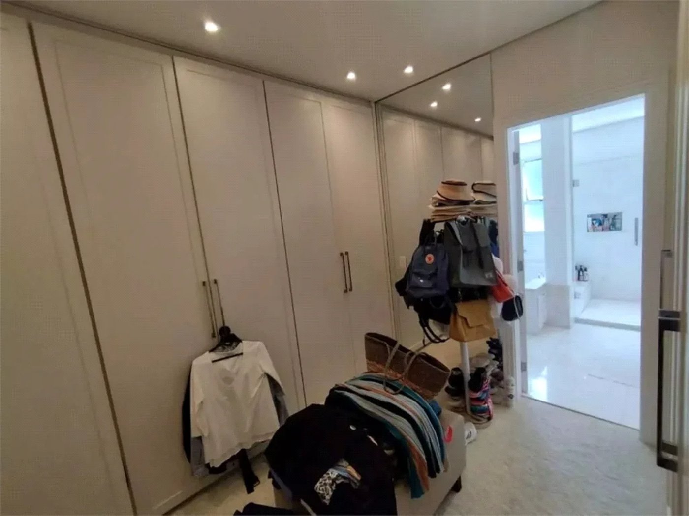 Casa à venda ou para alugar com 4 suítes no condomínio Solares Vila Europa, São Paulo - SP