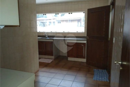 Sobrado à venda com 3 quartos, sendo 1 suíte,  em Jardim Pinheiros, São Paulo, SP