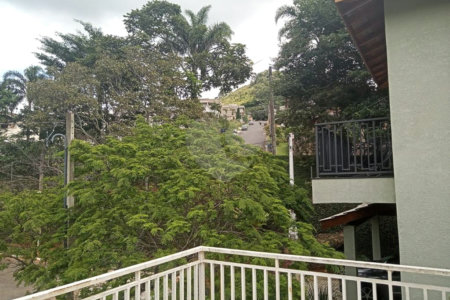 Casa à venda com 4 quartos, sendo 3 suítes, no condomínio Refúgio do Sauá I, Atibaia - SP