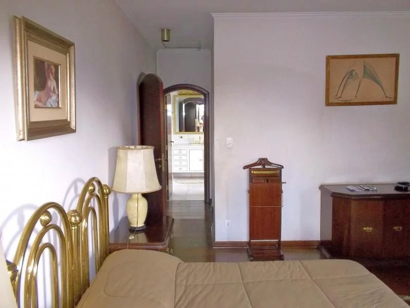 Sobrado à venda com 4 quartos, sendo 2 suítes,  em Jardim Leonor, São Paulo, SP