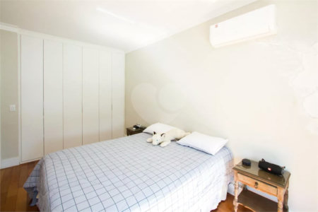 Sobrado à venda com 4 quartos, sendo 1 suíte, em Chácara Santo Antônio (zona Sul), São Paulo, SP