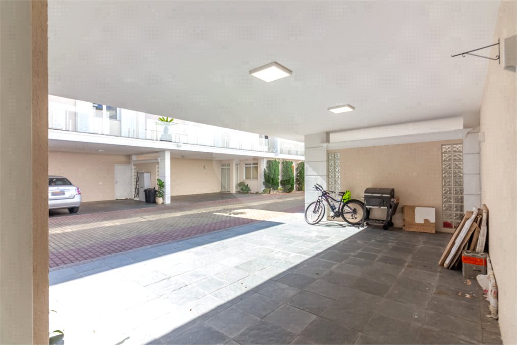 Casa à venda com 4 quartos, sendo 2 suítes, no condomínio Stephanie, São Paulo - SP