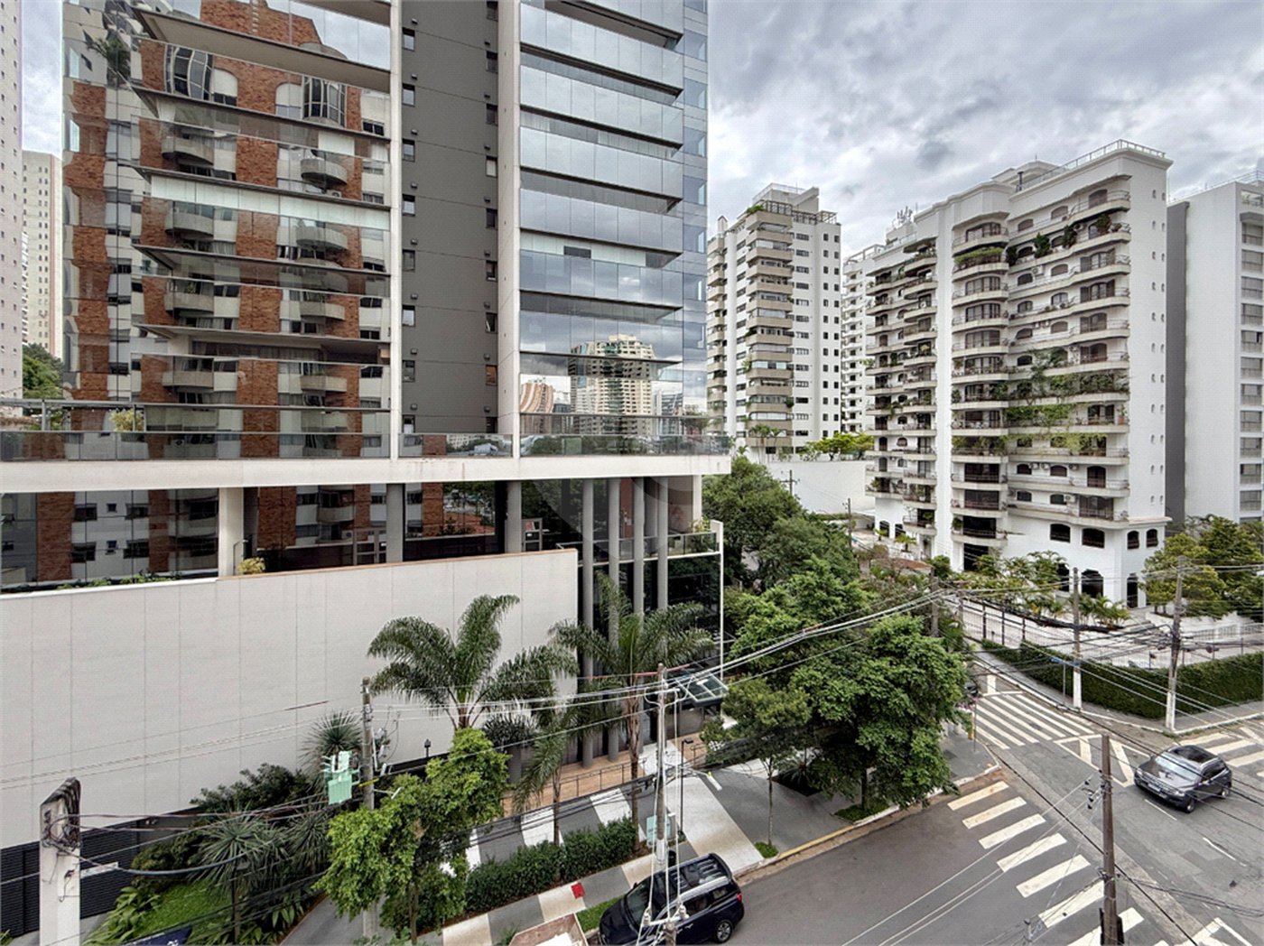Apartamento à venda com 3 suítes em Campo Belo, São Paulo, SP