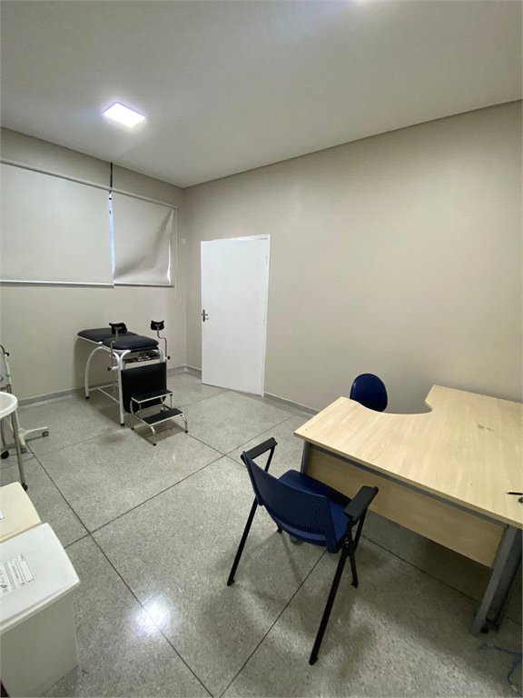 Salão Comercial para alugar em Vila Romanópolis, Ferraz de Vasconcelos, SP