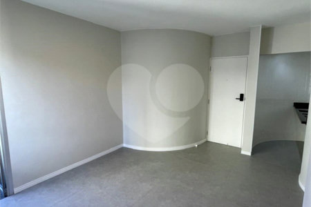 Flat à venda com 1 suíte em Liberdade, São Paulo, SP