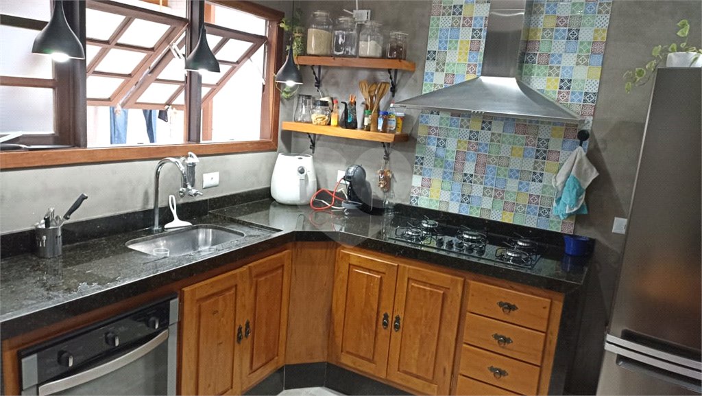 Sobrado à venda com 3 quartos, sendo 1 suíte, em Parque São George, Cotia, SP