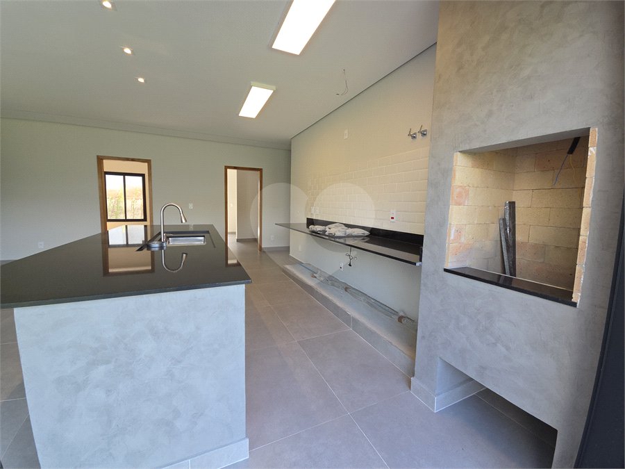 Casa à venda com 4 quartos, sendo 3 suítes, no condomínio Village Ipanema 2, Araçoiaba da Serra - SP