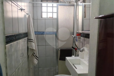 Casa no Jardim Medeiros ampla com 3 dormitórios bem distribuída