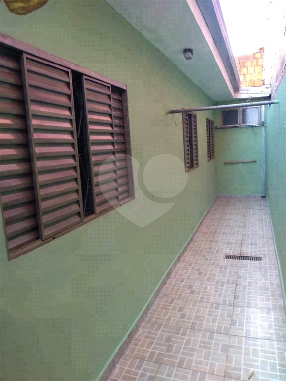 Casa térrea no Loteamento Habitacional São Carlos 1, sendo 3 Dormitórios e 1 suíte