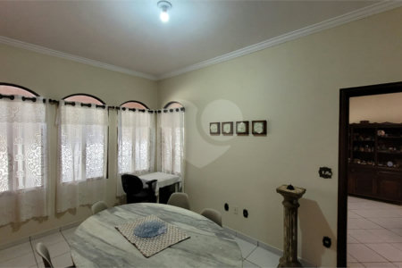 Casa em Condomínio, no Parque Sabará