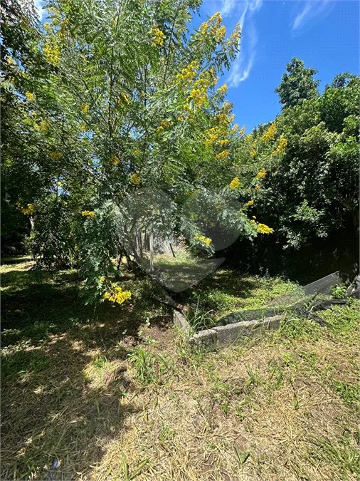 Excelente oportunidade no condomínio Vale das Laranjeiras, em Indaiatuba/SP. - R$ 1.850.000,00 - Terreno de 3.000 m²), com frente de 50 metros, proporcionando diversas possibilidades de projeto. O lote possui ótima localização dentro do condomínio, rodeado de natureza e com fácil acesso