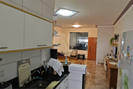 Casa Nova (Apenas 2 Anos) com Suíte: Conforto, Segurança e Localização Privilegiada!