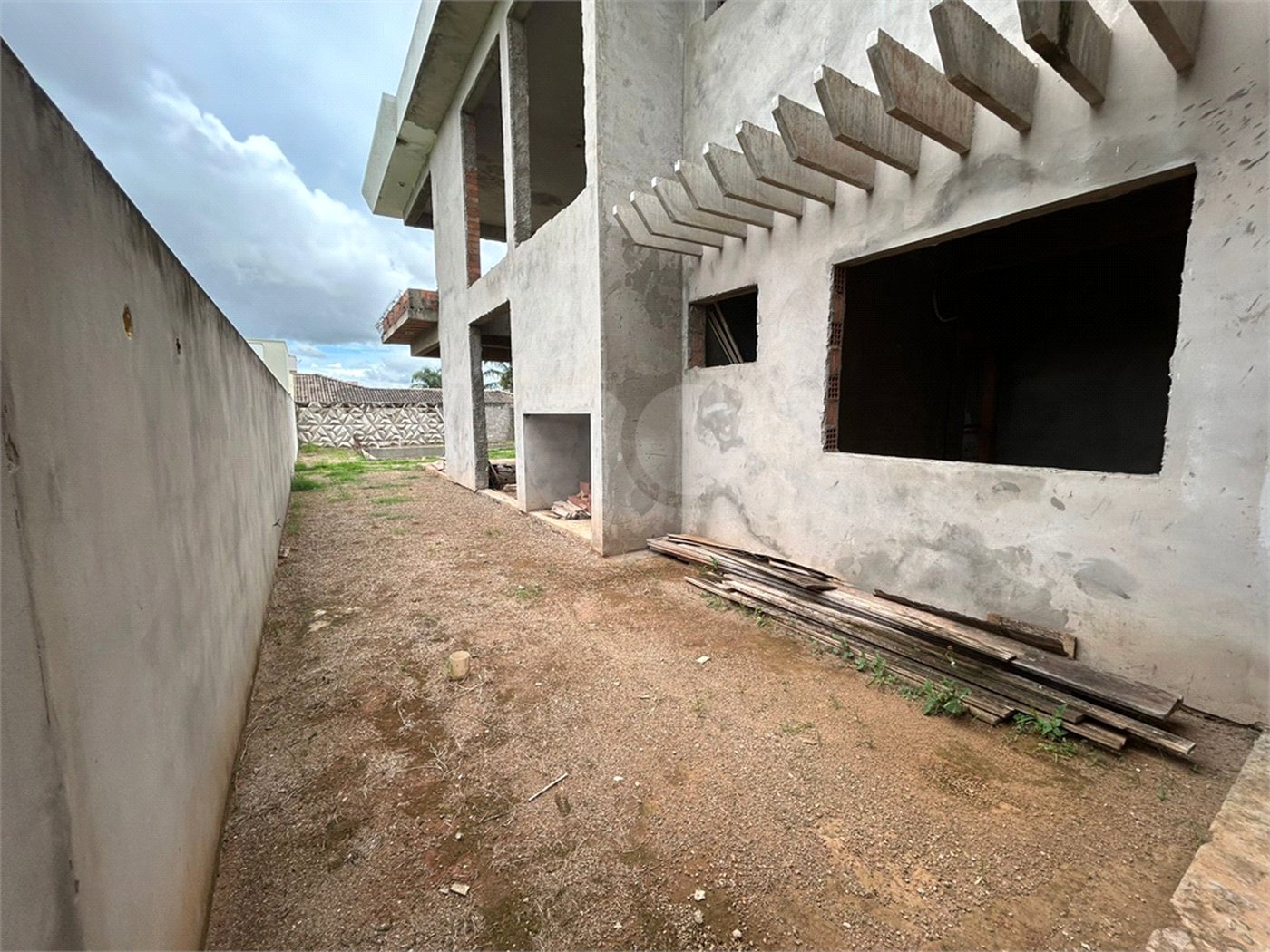 Casa à Venda de 3 dormitórios no condomínio damha II em São Carlos,