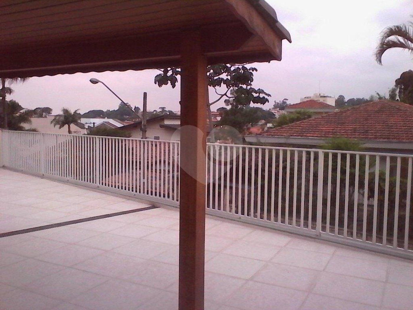 CASA TÉRREA ASSOBRADADA A VENDA NO TREMEMBÉ - 4 DORMS (2 SUÍTES), CHURRASQUEIRA E 4 VAGAS DE GARAGEM
