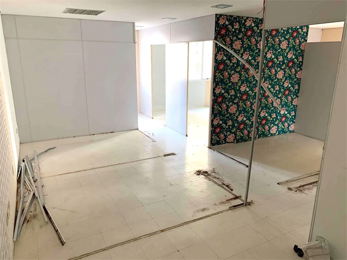 Aluga-se loja de rua, 230 m2, no Portal do Morumbi