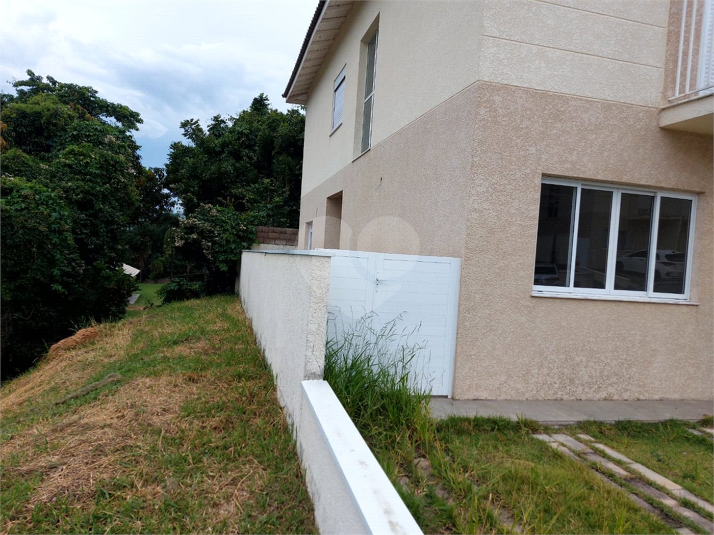 Sobrado à venda com 3 quartos, sendo 1 suíte, em Vila Omízollo, Louveira, SP