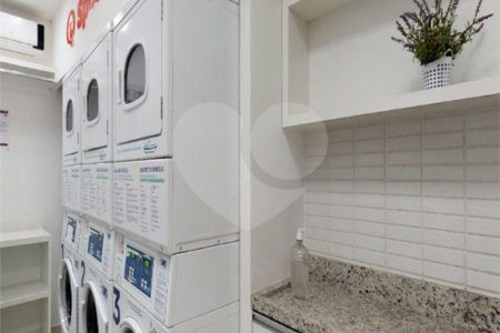 Apartamento Duplex com 1 Quarto e 2 Banheiros á Venda 60m² em Bela Vista - SP.