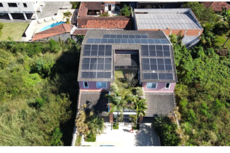 Casa à venda com 9 quartos, sendo 8 suítes, no condomínio Village Elisabete, Rio de Janeiro - RJ