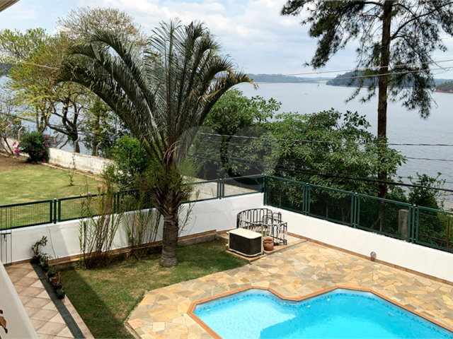 Sobrado à venda com 5 suítes em Guarapiranga, São Paulo, SP