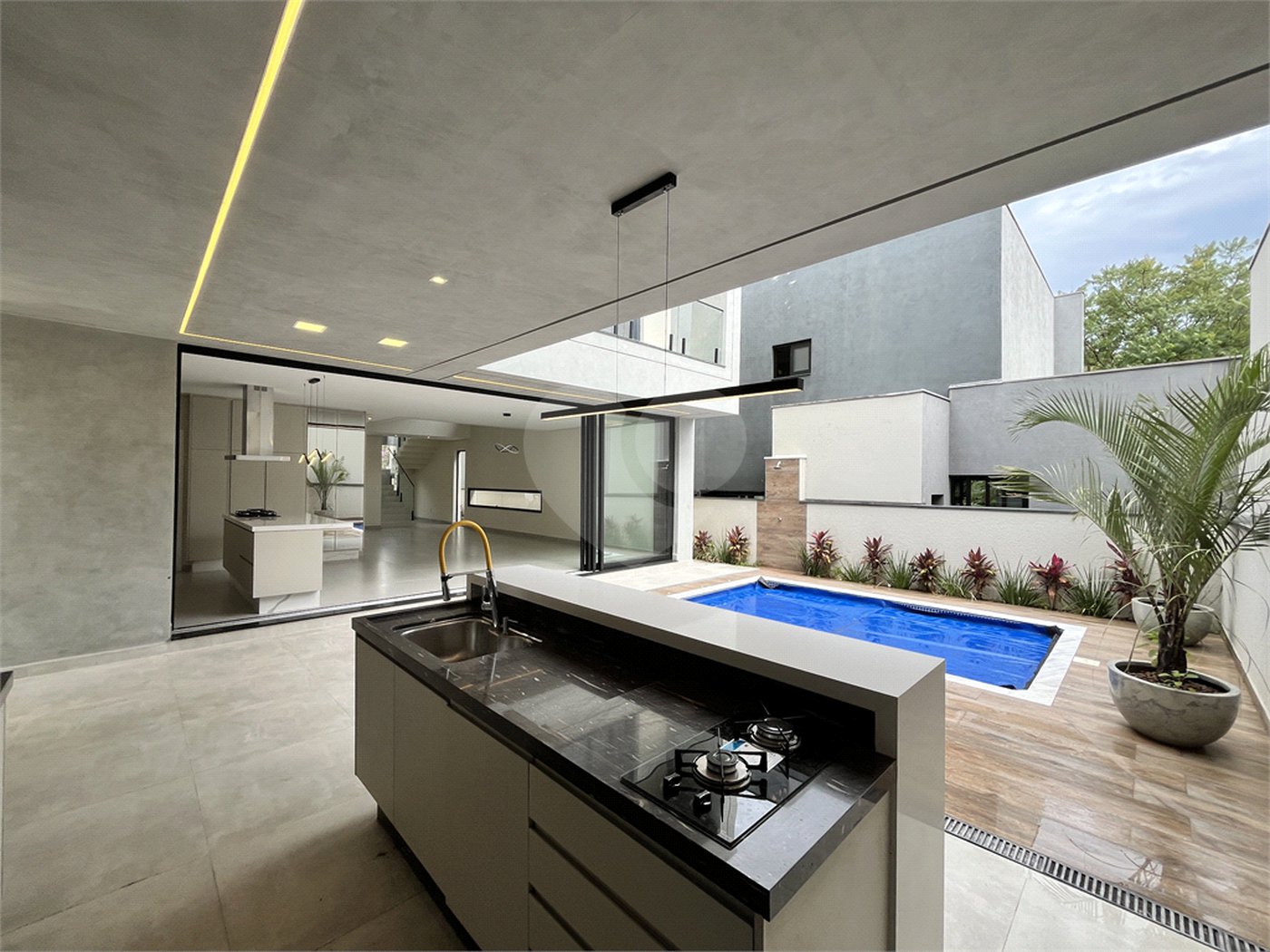 Casa à venda com 4 suítes no condomínio Mont Blanc, Sorocaba - SP